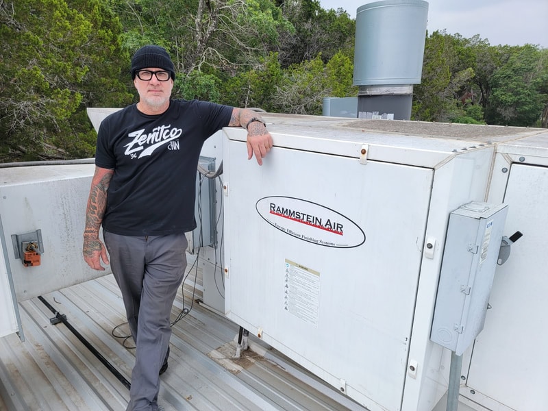 A Rammstein Air rooftop air makeup unit installed on a plant roof