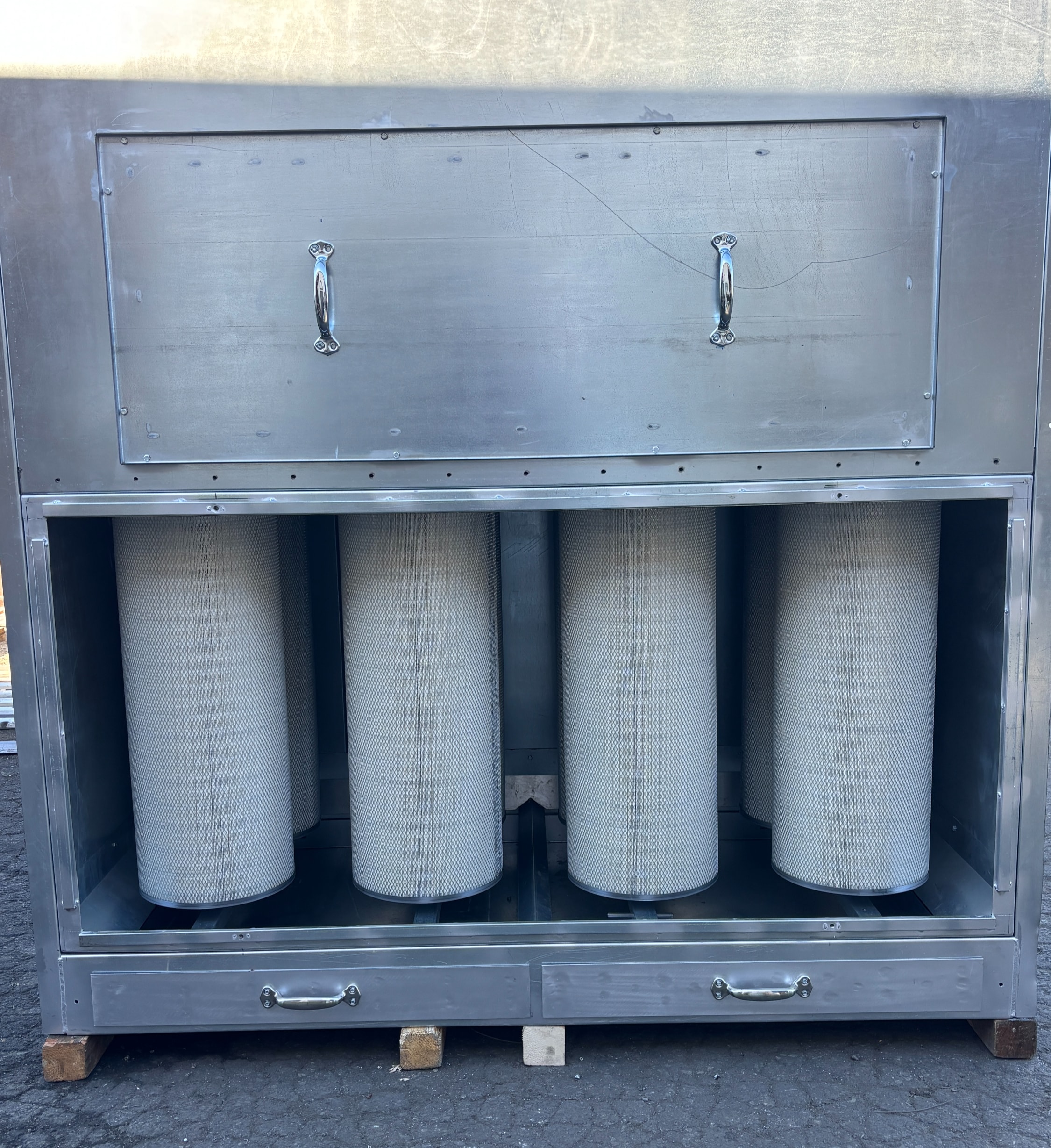 Powder collection module with cartridge filters exposed for service
